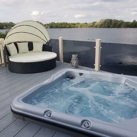 Dees Hot Tub Breaks At Tattershall Lakes Jet Ski 4 Exterior photo