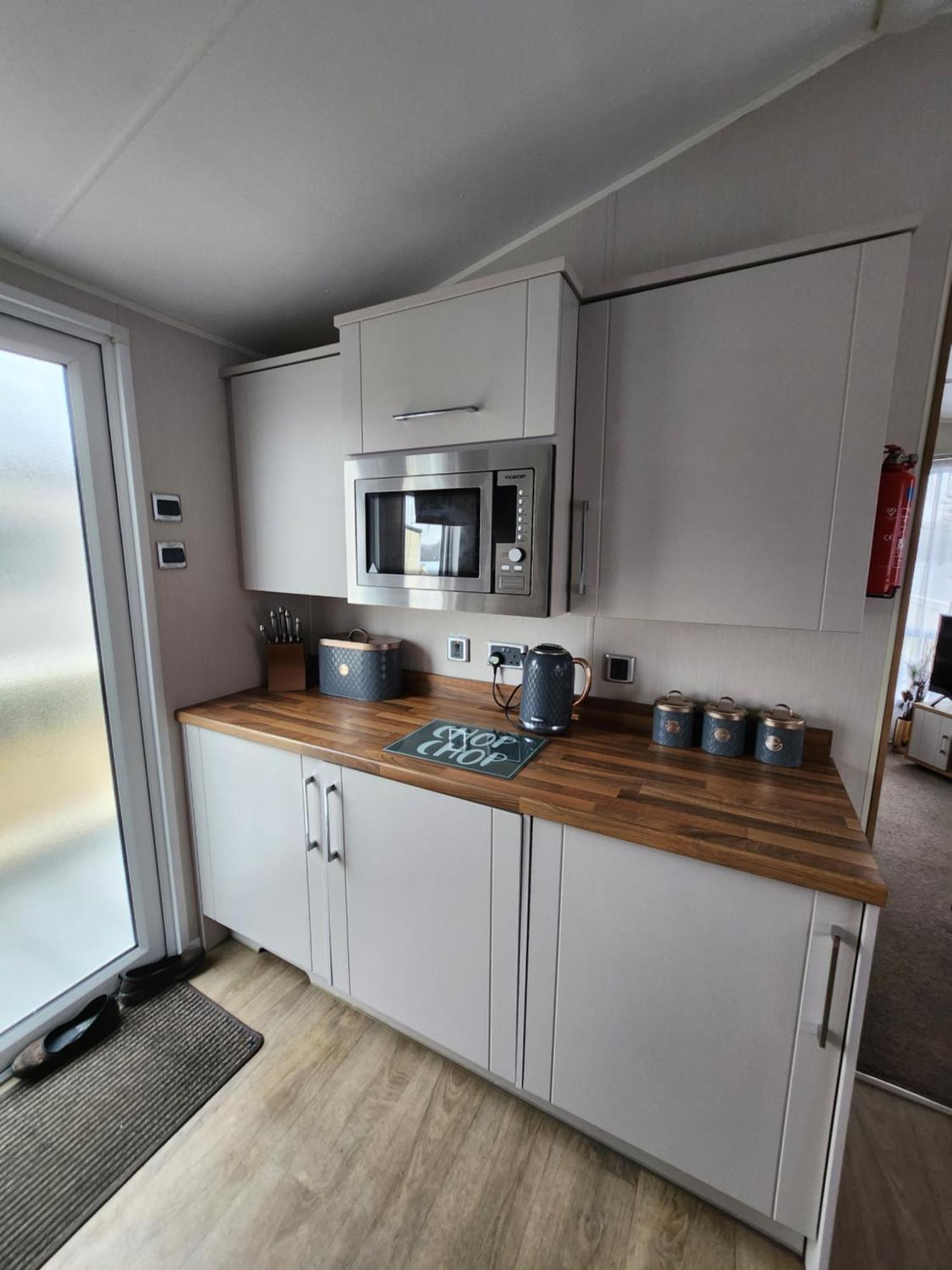 Dees Hot Tub Breaks At Lakes Jet 4 Holiday home *