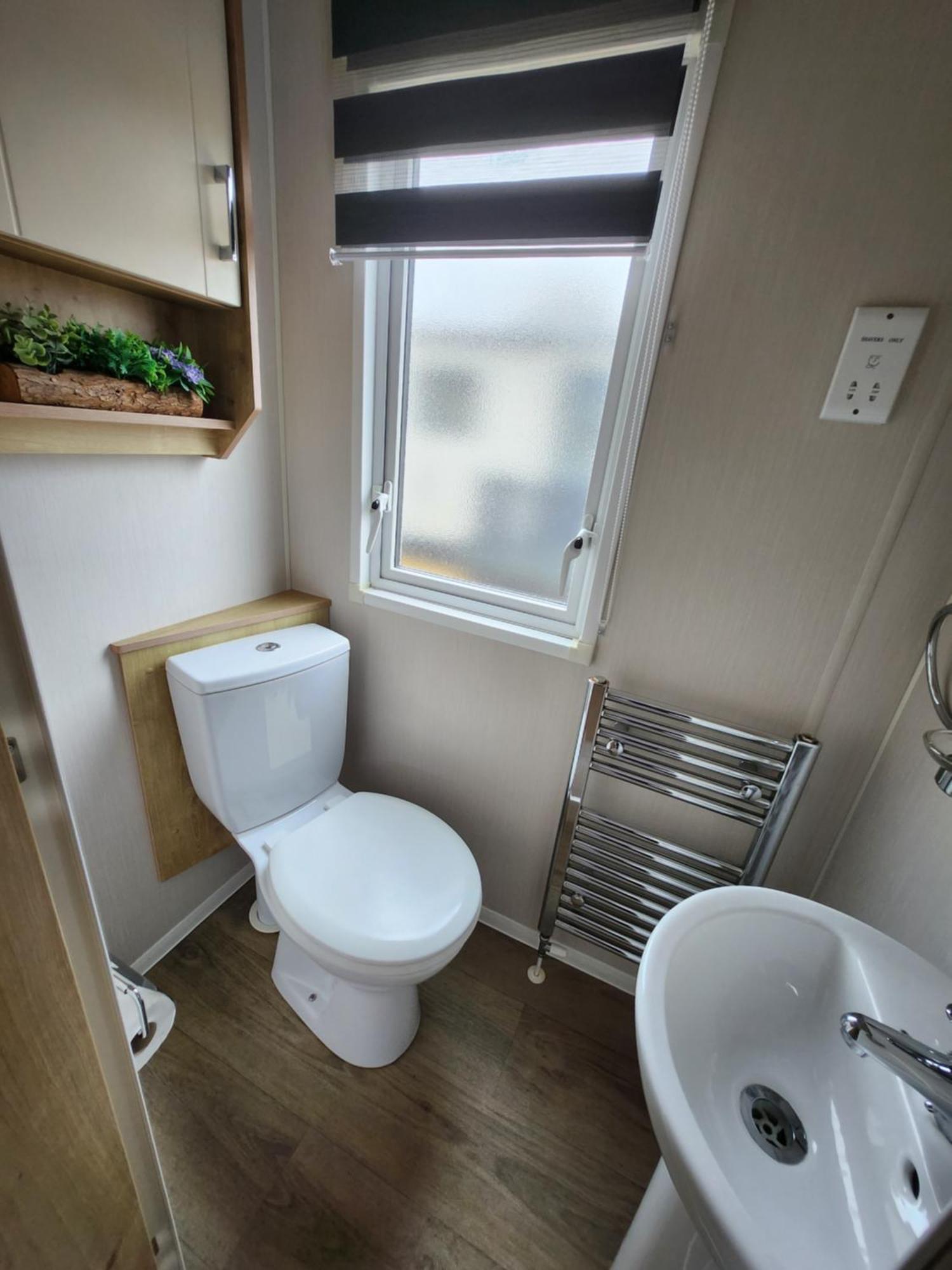 Dees Hot Tub Breaks At Lakes Jet 4 Holiday home *