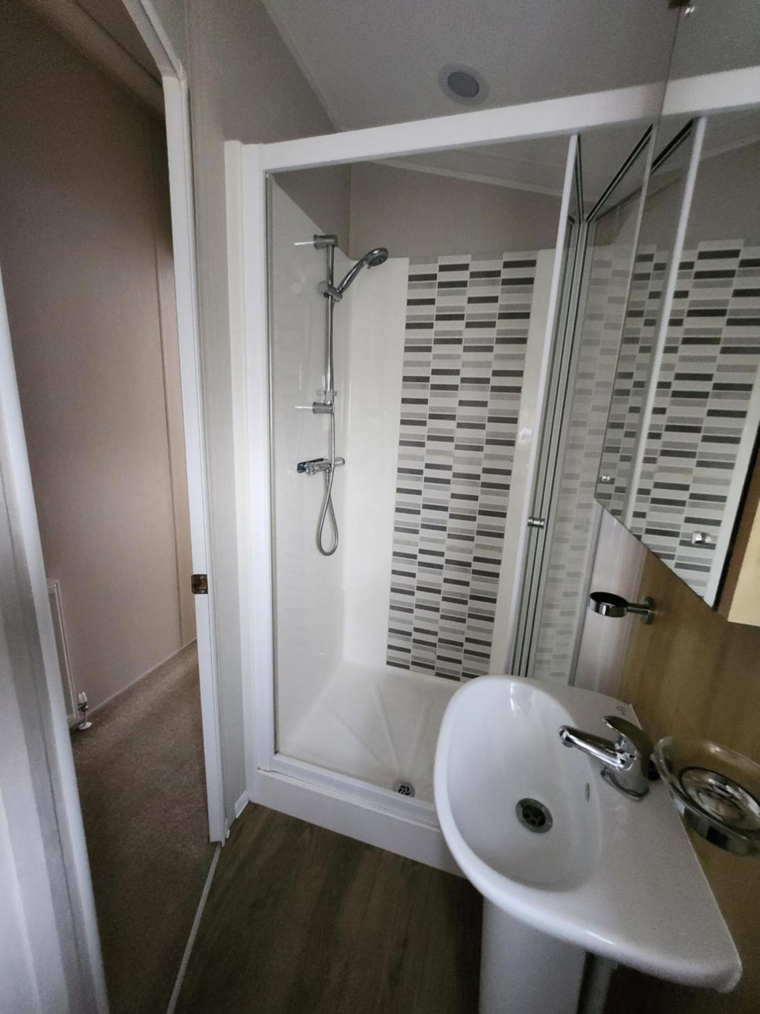 Dees Hot Tub Breaks At Lakes Jet 4 Holiday home