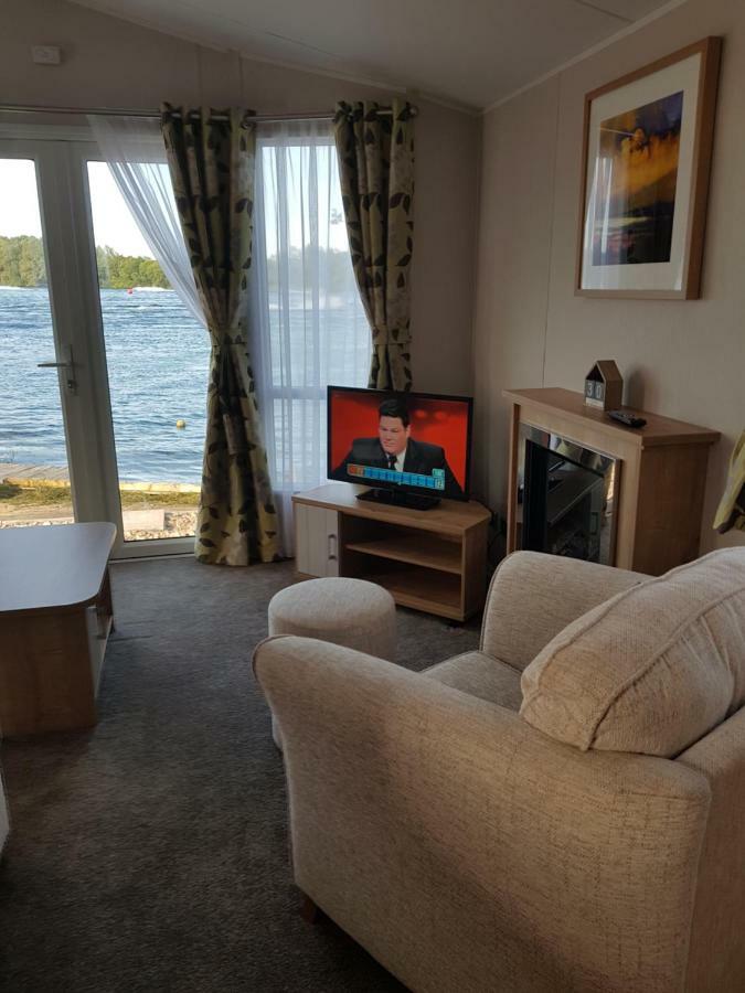 Holiday home Dees Hot Tub Breaks At Lakes Jet 4 *