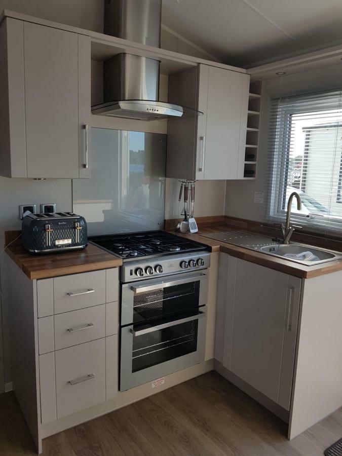 Holiday home Dees Hot Tub Breaks At Lakes Jet 4 *