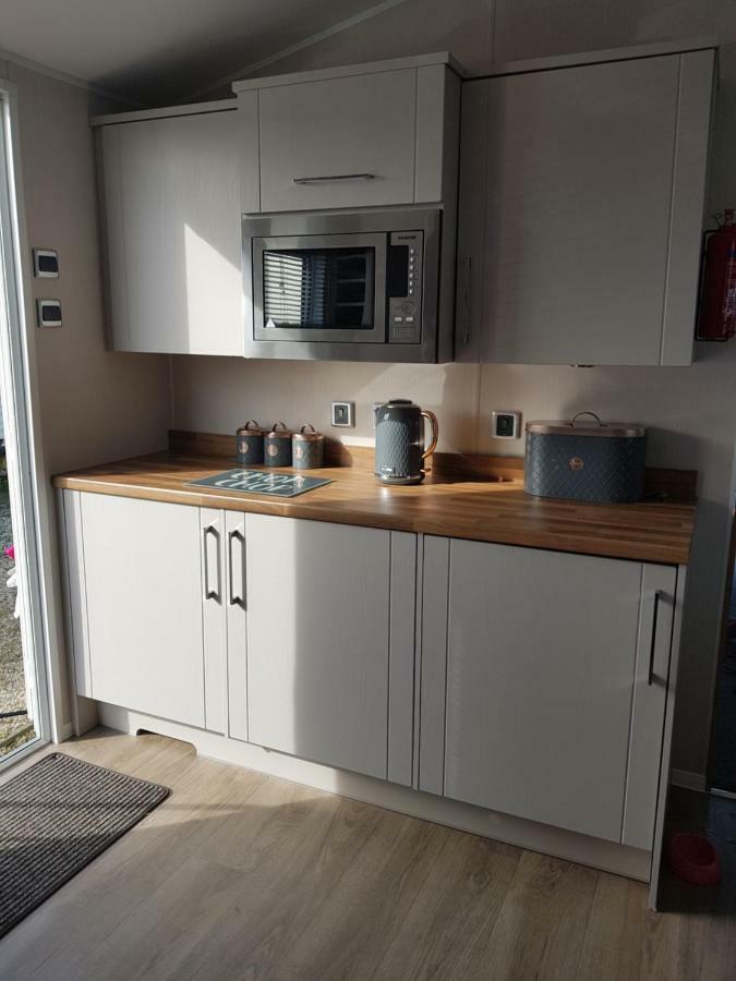 Dees Hot Tub Breaks At Lakes Jet 4 *