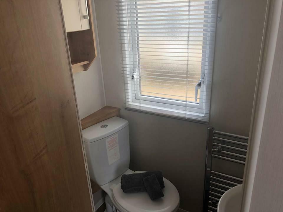 Dees Hot Tub Breaks At Lakes Jet 4 Holiday home Tattershall