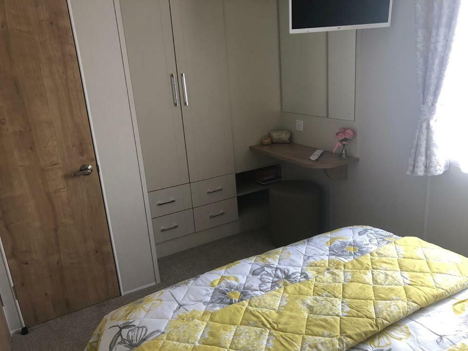 Holiday home Dees Hot Tub Breaks At Lakes Jet 4