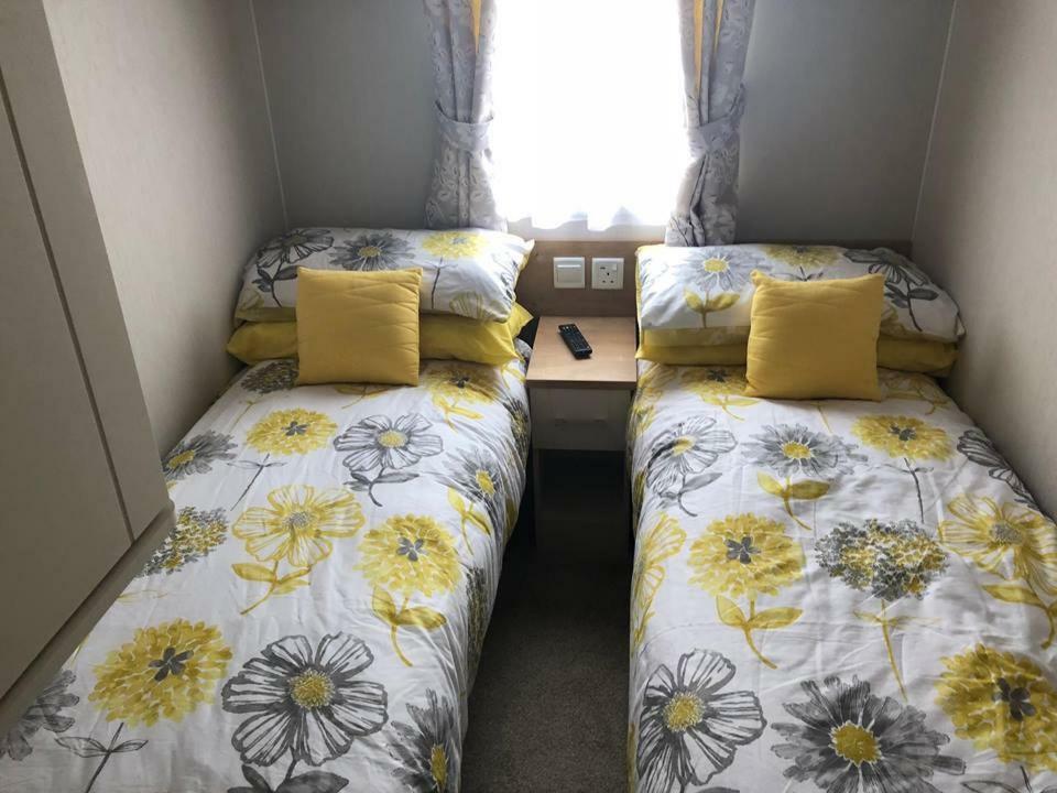 Holiday home Dees Hot Tub Breaks At Lakes Jet 4 *
