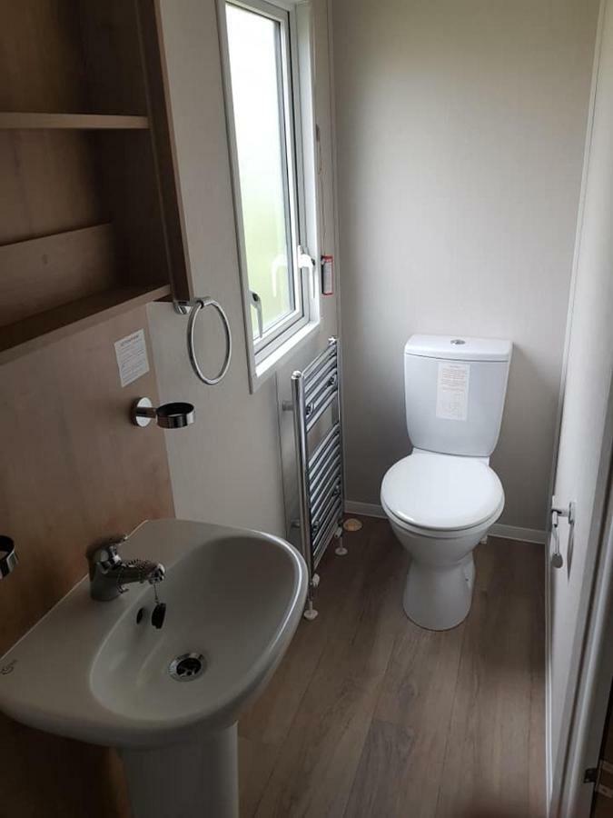 Dees Hot Tub Breaks At Lakes Jet 4 * Tattershall